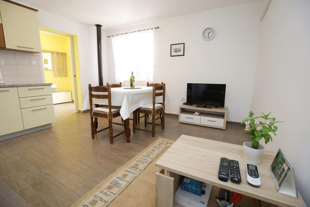 Apartment Marta Ražanac エクステリア 写真