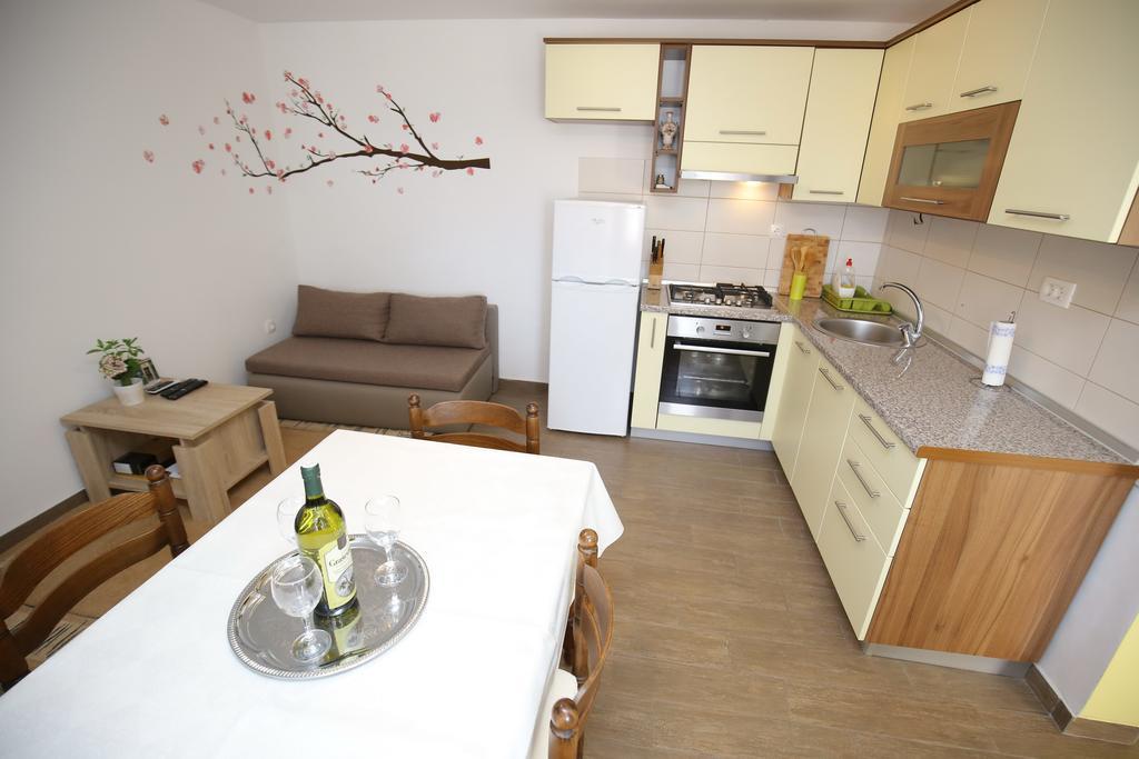 Apartment Marta Ražanac エクステリア 写真