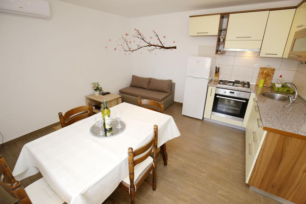 Apartment Marta Ražanac エクステリア 写真