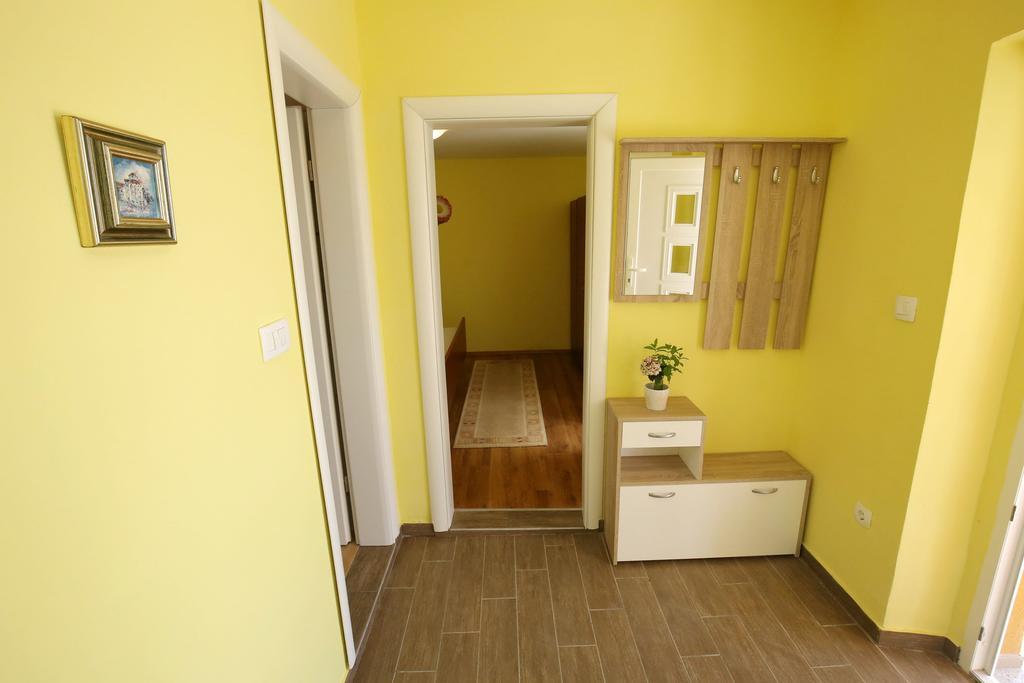 Apartment Marta Ražanac エクステリア 写真